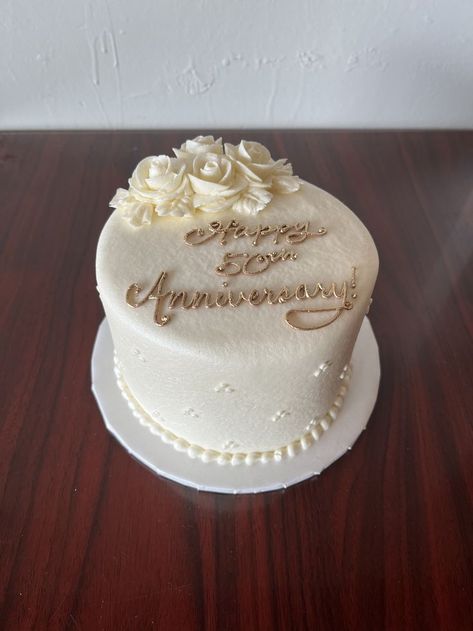 Anniversary Cake 30 Years, 50th Anniversary Cakes Gold 2 Tier, Anniversary Cake Ideas Simple Easy, 50th Anniversary Cakes Simple, Small Cute Anniversary Cake, Small Anniversary Cake, 30th Wedding Anniversary Cake, 30th Anniversary Cake, Simple Anniversary Cakes