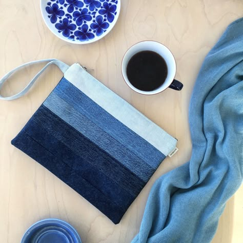 Denim Wristlet, Unique Pouch, Linen Handbags, Denim Clutch, Denim Bag Patterns, Repurposed Denim, Blue Jeans Crafts, Diy Tote, Pouch Tutorial