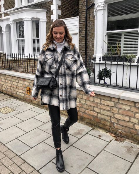 Plaid Sherpa Jacket Outfit, Cute Comfy Winter Outfits, Overshirt Outfit, Comfy Winter Outfits, Plaid Jacket Outfit, Asos Boots, Shacket Outfit, Plaid Outfit, Oversize Outfit