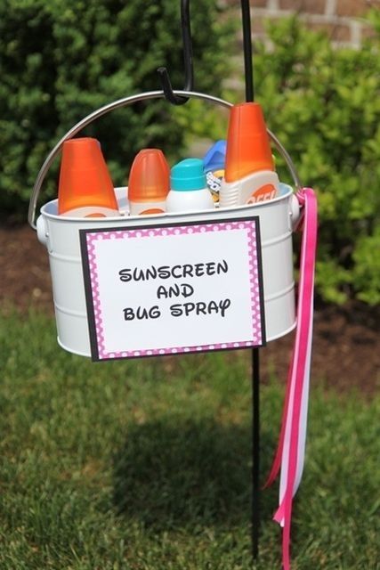 the best summer party ideas (use your washing machine as a cooler / genius) Set out sunscreen and bug spray. | 27 Best Summer Party Hacks Summer Party Hacks, Tropisk Fest, Outdoor Graduation Parties, Outdoor Graduation, Party Hacks, Bug Spray, Minnie Mouse Birthday Party, Bbq Party, Minnie Mouse Birthday