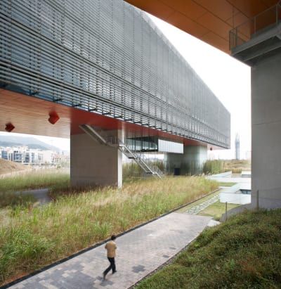 STEVEN HOLL ARCHITECTS, OPEN Architecture, Hufton + Crow · Vanke Center: A Horizontal Skyscraper Over Maximized Landscape Horizontal Skyscraper, Government Architecture, Landscape Planning, Open Architecture, Block Of Flats, Steven Holl, New York Architecture, American Architecture, Shenzhen China