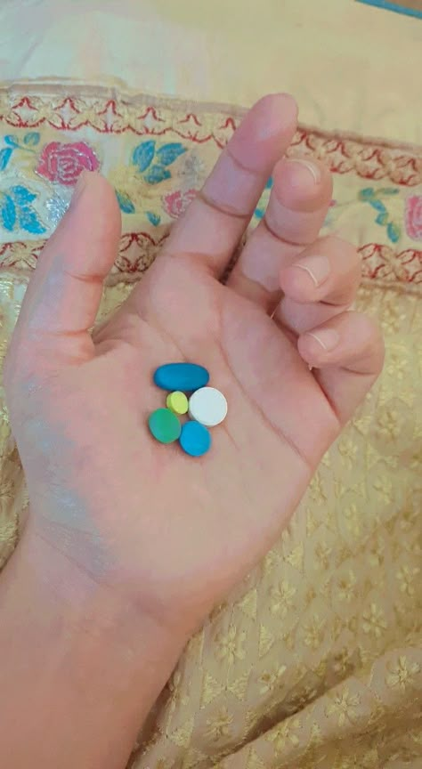 Paracetamol Tablet Snap, Tablets Medicine Pics Snap, Tablets Medicine Fake Snap, Fake Medicine Snap, Medicine Tablet In Hand, Headache Snap, Medicine Tablets Snapchat Stories, Medicine In Hand, Sick Snap Streak