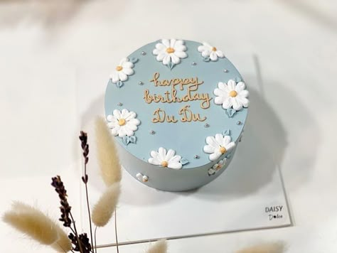 Blue Floral Cake, Flower Cake Design, 14th Birthday Cakes, Daisy Cakes, Pretty Cake, Birthday Cake With Flowers, Korean Cake, Simple Cake Designs, Funny Birthday Cakes