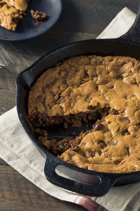 Cast Iron Skillet Cookie, Disney Dessert Recipes, Skillet Cookie Recipe, Skillet Desserts, Skillet Chocolate Chip Cookie, Traeger Recipes, Chocolate Chip Cake, Cookies Pastry, Smoked Cooking