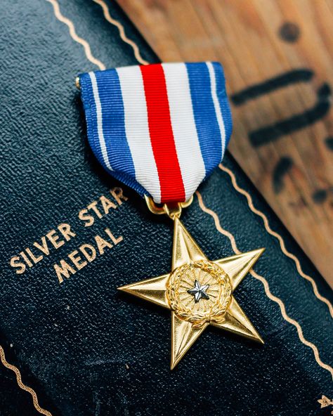 "The origins of the Silver Star date back to July 9, 1918, when a Congressional Act authorized the issuance of the Silver Star for acts of gallantry against enemies of the United States..." Us Military Medals, Us Army General, Army Insignia, Military Ribbons, Eddie Diaz, Army Sergeant, Master Sergeant, Military Medals, American Military