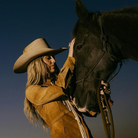 Lainey Wilson | Whirlwind has almost been out a lil over a month now..?! What y’all got on repeat?? | Instagram Western Photoshoot, Lainey Wilson, Best Country Singers, Cowboy Pictures, Photography Help, Female Musicians, Western Women, Cowgirl Chic, Horse Photos