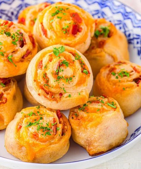 Cheddar Bacon Pinwheels: The Ultimate Party Appetizer for Football Gatherings - NewsBreak Bacon Pinwheels, Chive And Onion Cream Cheese, Tater Tot Appetizers, Honey Garlic Meatballs, Publix Bakery, Crescent Bake, Crescent Dough Sheet, Balsamic Pork, Pinwheel Recipes