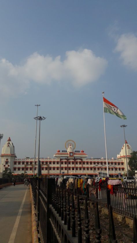 Varanasi Station, Mehndi Decor, Girl Drawing Sketches, Varanasi, Travel Aesthetic, Girl Drawing, Seattle Skyline, Indore, All Art