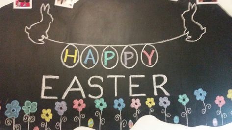 Spring White Board Drawings, Easter Dry Erase Board Ideas, Easter Whiteboard Ideas, Spring Dry Erase Board Art, Chalkboard Flowers Easy Spring, Febuary Calander Chalk, Summer Chalkboard Art, Blackboard Ideas, Summer Chalkboard