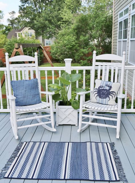 White Deck, Hamptons Decor, Deck Makeover, Black Deck, Deck Decor, Outdoor Dining Spaces, Cool Deck, House Deck, Deck Decorating Ideas