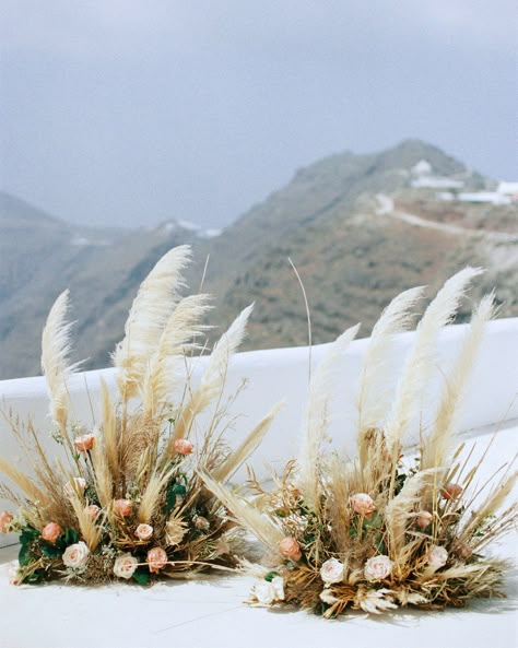 Know what's better than one pampas grass floral arrangement? Two. Betty Flowers designed and executed these virtually identical floor pieces, which echoed the vibe of the Greece setting. Pampas Wedding Decor, Pampas Grass Wedding Decor, Grass Wedding Decor, Wedding Pampas, Pampas Wedding, Lush Wedding, Pampas Grass Wedding, Orchid Centerpieces, Wedding Flowers Decor