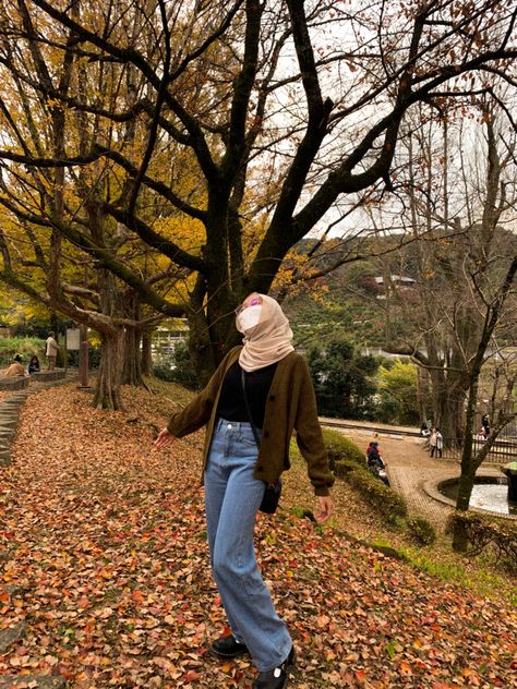 Cold Places Outfit Ideas, Fall Hijabi Outfits Aesthetic, Autumn Hijabi Outfits, Hijabi Autumn Outfits, Fall Hijabi Outfits, Hijabi Autumn, Hijabi Fall Outfits, Korean Autumn Outfit, Cold Places