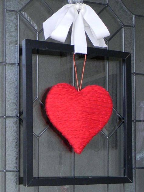 Selamat Hari Valentine, Diy Valentines Day Wreath, Valentine Door Decorations, Repurposed Art, Happy Hearts Day, February Valentines, Diy Valentines Decorations, Hari Valentine, Valentines Day Cookies