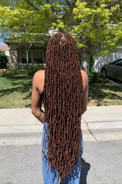 Crochet Butterfly Locs Long, Brown Softlocs, Chocolate Brown Soft Locs, Fo Locks Braids Long, Brown Soft Locs Black Women, Honey Brown Faux Locs, Dark Brown Faux Locs, Dark Brown Soft Locs, Faux Locs With Highlights