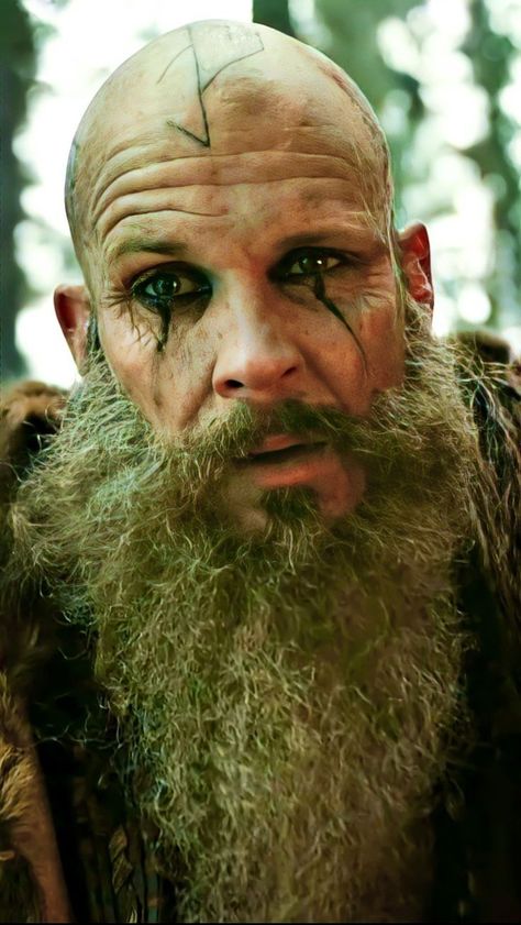 Floki Vikings Wallpaper, Dragon Pictures To Color, Vikings Floki, Floki Vikings, Green Serpent, Viking Haircut, Viking Pictures, Viking People, Viking Wallpaper