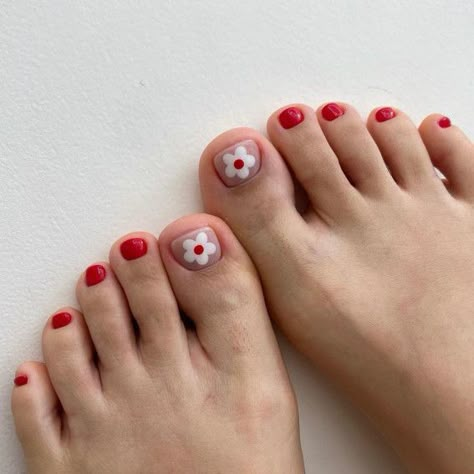 Toe Nail Flower Designs Simple, Summer Nails Feet Toenails, Cute Toenail Designs Easy, Pedicure Designs Toenails Simple, Feet Nails Design Pedicures, Fall Toe Designs, Gel Toe Nails Summer, Nails Feet Design, Cute Toenail Designs For Summer