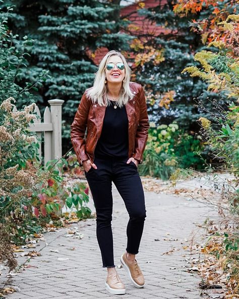 Burgundy Moto Jacket Outfit, Brown Moto Jacket Outfit, Pink Moto Jacket Outfit, Moto Jacket Outfit Casual, Leather Moto Jacket Outfit, Effortless Fall Outfits, Closet Outfits, Fall Jackets Outfit, Moto Jacket Outfit