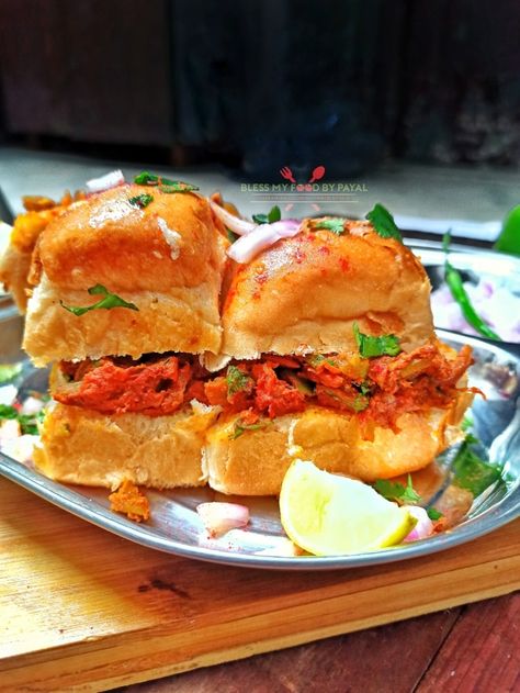 Mumbai Masala pav Recipe | Masala pav recipe video Masala Pav Recipe Video, Pav Recipe Video, Masala Pav Recipe, Masala Pav, Pav Recipe, Pav Bhaji Masala, Green Capsicum, Pav Bhaji, Indian Breakfast