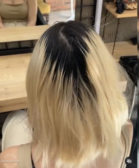 Blonde Hair Dark Roots Aesthetic, Bleach Hair Dark Roots, Overgrown Bleached Hair, Black Bleached Hair, Overgrown Roots Hair, Blond Hair Black Roots, Black Hair Blonde Roots, Grown Out Bleached Hair, Dyed Blonde Hair Dark Roots