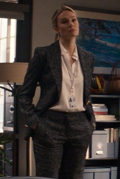 Detective Female Outfit, Fbi Agent Outfits For Women, Special Agent Outfit, Female Cia Agent, Screenplay Aesthetic, Fbi Agent Outfit, Theatrical Headshots, Lucy Tara, Kate Whistler