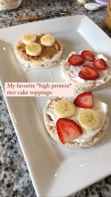 Rice Cake Recipes Healthy, Rice Cake Toppings, Rice Cakes Toppings, Rice Cakes Healthy, Rice Cake Snacks, Banana And Rice, Pregnancy Snacks, Rice Cake Recipes, Protein Lunch