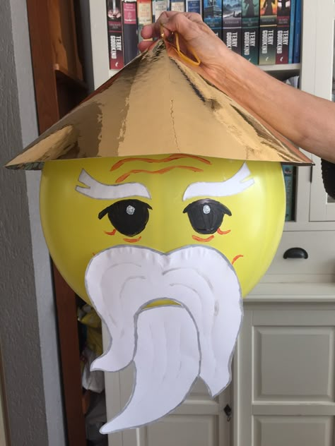 Sensei Wu Ninjago made out of punch balloon Ninja Go Party Ideas, Ninjago Birthday Party Decorations, Ninjago Party Ideas, Ninjago Balloons, Wu Ninjago, Ninjago Birthday Party Ideas, Birthday Ninjago, Sensei Wu, Lego Ninjago Party