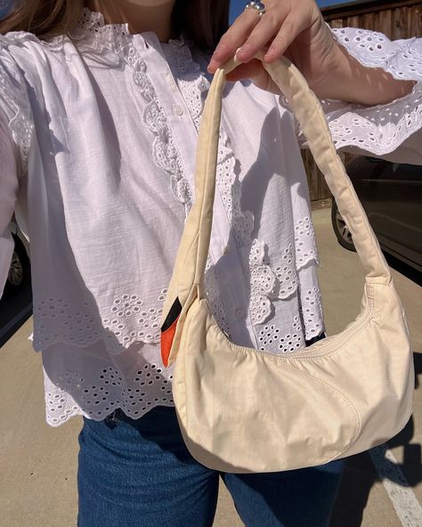 “Is that the—“ “The @baggu swan bag? Yeah, it is.” 🦢 #baggu #swanbag #fallfashiontrends #fallstyleinspo #falloutfitideas Baggu Swan Bag, Baggu Shoulder Bag, Sporty Goth, Swan Bag, Baggu Bags, Summer Goth, Fall Fashion Trends, Cloth Bags, Fall Outfits