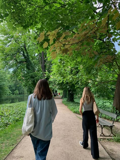 Outdoor Walking Aesthetic, Walks Aesthetic Girl, Walks Aesthetic Friends, Spring Walking Outfit, Walks With Friends Aesthetic, Walking With Friends Aesthetic, Walk With Friends Aesthetic, Taking Walks Aesthetic, Hanging With Friends Outfit