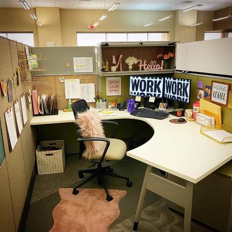 The Top 63 Cubicle Decor Ideas Cubicle Organization Ideas, Office Cubicle Decor Ideas, Office Cubical Decor, Office Desk Decor For Work Cubicle, Cubicle Decor Ideas, Cubicle Style, Work Cubicle Decor, Cozy Cubicle, Cubicle Ideas