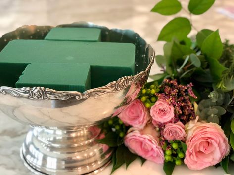 How to Make a Rose and Eucalyptus Floral Arrangement Step by Step Guide - Happy Haute Home Cheap Flower Arrangements, Dry Flower Arrangements, Rose And Eucalyptus, Dry Floral Foam, Wet Foam, Rose Floral Arrangements, Large Flower Arrangements, Cheap Flowers, Diy Arrangements