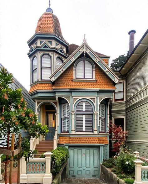 Queen Anne Victorian House, Art Nouveau House, Victorian Homes Exterior, Queen Anne House, Queen Anne Victorian, Haight Ashbury, Victorian Style Homes, Watercolor Architecture, Old Home