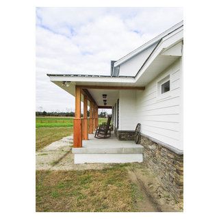 Farmhouse Style Home with Large Front Porch - Farmhouse - Porch - Orlando - by Curington Homes | Houzz Large Front Porch, Porch Farmhouse, Custom Farmhouse, Wood Columns, Console Table Bedroom, Ocala Florida, Lap Siding, Interior Design Software, Farmhouse Porch