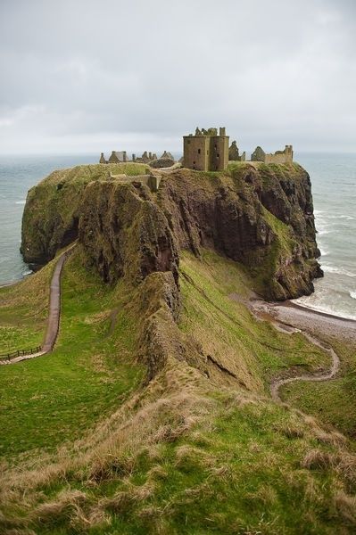 Dunnottar Castle, Castle Scotland, Famous Castles, Scotland Castles, Scottish Castles, Castle Ruins, England And Scotland, Beautiful Castles, Scotland Travel