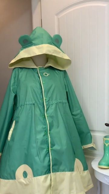 Undefinedesign on Instagram: "The frog raincoat that Sakura wore #sakuracardcaptor #cardcaptorsakura #undefineddesign #raincoat" Raincoat Aesthetic, Frog Raincoat, Cute Raincoat, Rain Song, Cute Raincoats, Rain Coat, Cardcaptor Sakura, The Frog, Little Princess