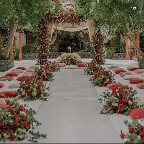 Punjabi Destination Wedding, Punjabi Outdoor Wedding, Anand Karaj Decor Outdoor Weddings, Punjabi Wedding Reception Decor, Backyard Hindu Wedding, Gurudwara Decoration Wedding, Punjabi Wedding Home Decor, Outdoor Anand Karaj, Gurdwara Decor Wedding