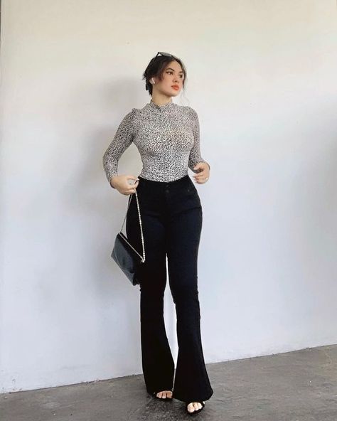 Bootcut Pants Outfit, 50 Blouse Designs, Jeans Outfit For Work, Basic Fits, Classy Casual Outfits, Bootcut Pants, Classy Casual, Pants Outfit, Classy Outfits