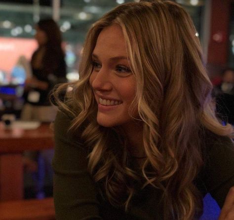 hailey upton | chicago pd Hailey Upton, Erin Lindsay, Tracy Spiridakos, Chicago Med, Chicago Pd, Chicago, Tv Shows, Actresses, Long Hair Styles