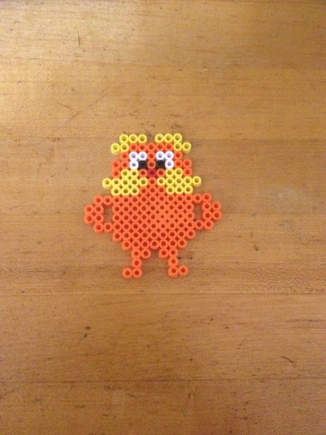 The Lorax Perler beads created by Simspon family for Read Across America Day. Thing To Make With Perler Beads, Pearl Beads Designs, Things To Make Out Of Fuse Beads, Melt Bead Designs, Disney Hamma Beads Ideas, The Lorax Perler Bead, Pealed Bead Ideas, Ironed Beads Ideas, Cute Pearled Bead Ideas