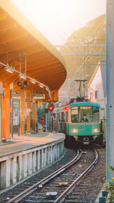 Retro train in Kamakura, Japan Japan By Train, Trains In Japan, Train Japan, Japan On A Budget, Kamakura Japan, Japan Train, Retro Japan, Aesthetic Places, Go To Japan