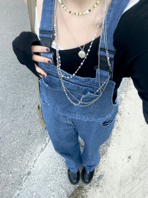 Emo Overalls Outfit, Fairy Grunge Overalls, Grunge Overalls Outfits, Overalls Outfit Grunge, Overalls Grunge, Grunge Outfits Pants, Overalls Y2k, Y2k Tiktok, Fairy Grunge Outfit