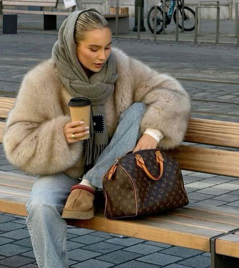 Fur Outfits Women, Comfy Winter Fits, Lv Clothing, Winter Moodboard, Winter Handbags, Winter Party Outfit, Lv Speedy, Winter Outfits Aesthetic, 2025 Fashion