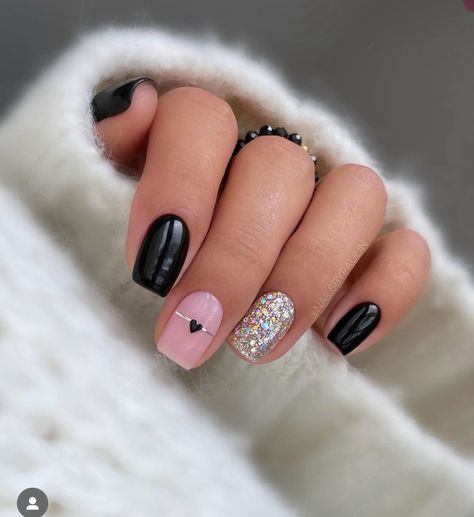 Black Nails With Glitter, Kutek Disney, Milky Nails, October Nails, Nagel Tips, Christmas Gel Nails, Smink Inspiration, Simple Gel Nails, Summery Nails