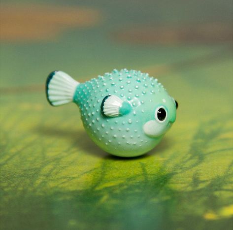 Polymer Clay Puffer Fish, Puffer Fish Pottery, Sea Animal Clay Sculpture, Clay Puffer Fish, Polymer Clay Sea Creatures, Puffer Fish Craft, Clay Fish Sculpture, Clay Sea Animals, Clay Sea Creatures