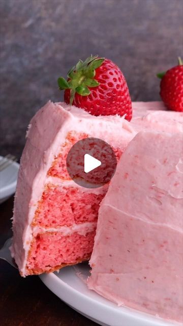 Strawberry Layer Cake, Strawberry Layer Cakes, Cake Mix Recipe, Spicy Southern Kitchen, Strawberry Things, Cake Strawberry, Layer Cake Recipes, Southern Kitchen, Southern Kitchens