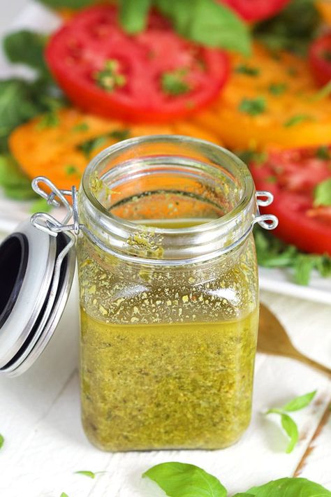 Pesto Salad Dressing Recipes, Vingerette Dressing, Basil Pesto Salad, Pesto Salad Dressing, Basil Vinaigrette Dressing, Olive Oil Salad Dressing, Vinaigrette Recipes Easy, Easy Dressing Recipe, Salad Supreme