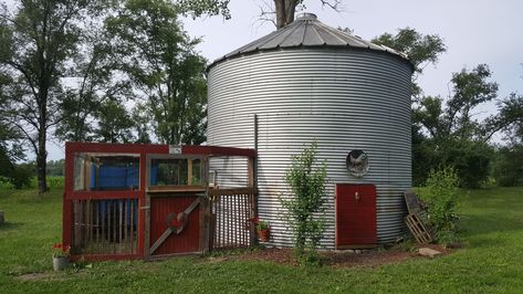 Silo Chicken Coopcountryliving Grain Bin Chicken Coop Ideas, Grain Bin Chicken Coop, Quack Shack, Build Your Own Chicken Coop, Chicken Coop Blueprints, Bin Chicken, Backyard Coop, Easy Chicken Coop, Silo House