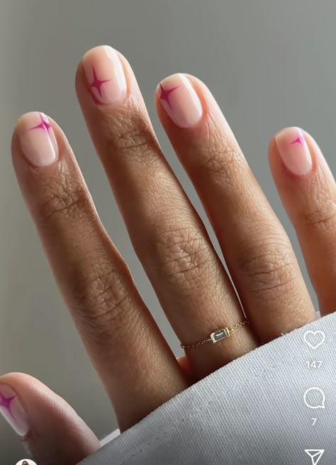 Natural Nail With Design, Easy At Home Gel Nail Designs, Alternative French Manicure, Gel Nails Short Natural, Short Nail French Tip Designs, Abstract Short Nails, Natural Short Nail Designs, Minimal Nail Art Short Nails, Short Round Nails Designs