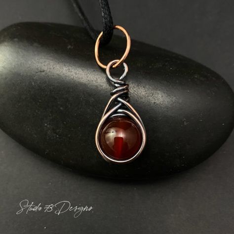 6 Simple Wire Wrapping Techniques for Beginners | Studio 73 Designs Simple Wire Wrapping, Dremel Tools, Wrapping Crystals, Diy Bottles, Wrapped Stones, Wrapping Techniques, Crystal Diy, Wire Jewelry Patterns, Wire Wrapping Techniques