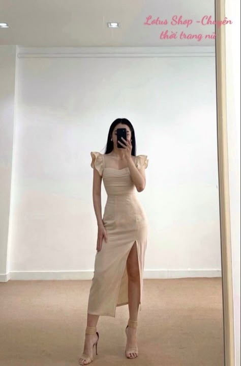 Engagement Party Guest Dress, Jump Suites Elegant, Wedding Party Dresses Guest, Guest Outfit For Wedding, White Dress Graduation Classy, Western Wedding Guest Outfit, Elegant Dress Outfits, Convocation Dress, Graduation Dress University