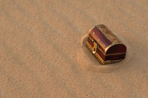 8 places to find real buried treasure: There are treasures out there, real or imagined, that haven’t been unearthed. Here are 8 opportunities for modern-day enthusiasts to find real buried treasure.​ Used Metal Detectors, Cute Beagles, Buried Treasure, Beach Images, Animal Facts, Treasure Chest, Hidden Treasures, Get Outside, Gold Coins